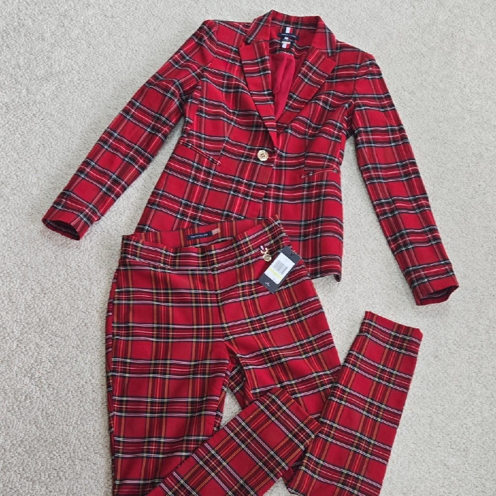 NEW Tommy Hilfiger     Plaid Pantsuit.